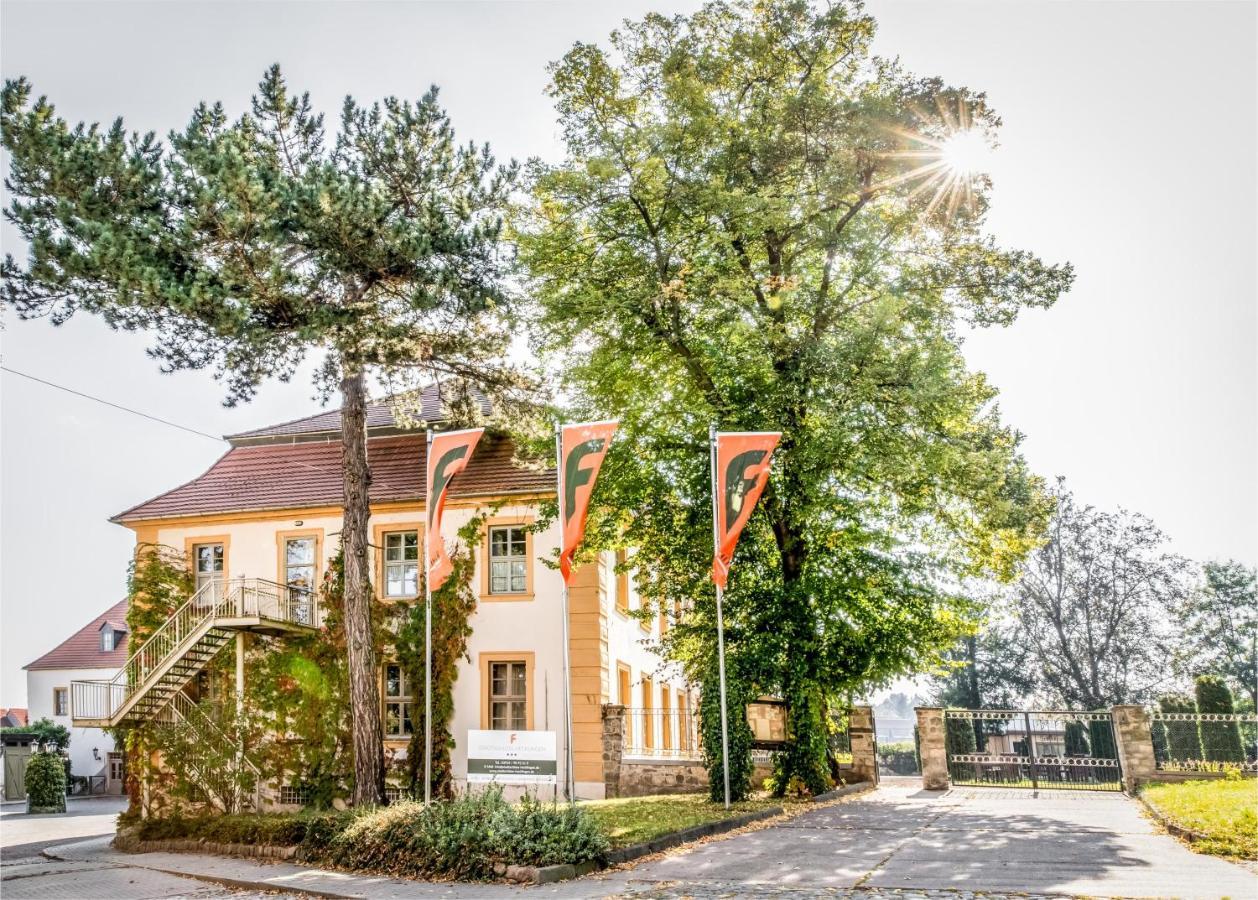 Stadtschloss Hecklingen*** Hecklingen  Bagian luar foto