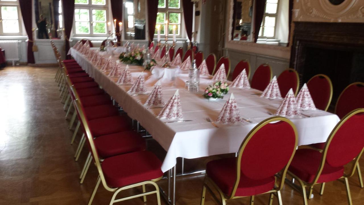 Stadtschloss Hecklingen*** Hecklingen  Bagian luar foto