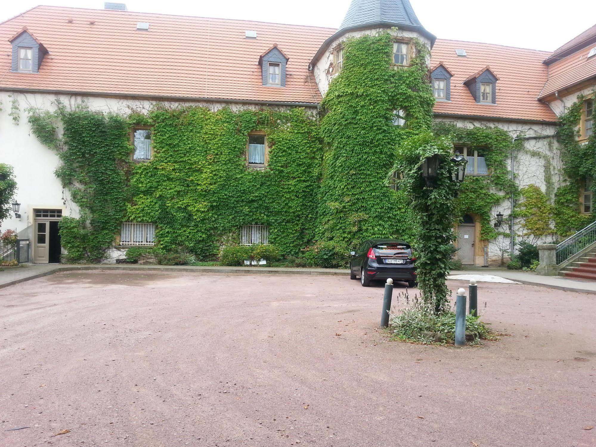 Stadtschloss Hecklingen*** Hecklingen  Bagian luar foto